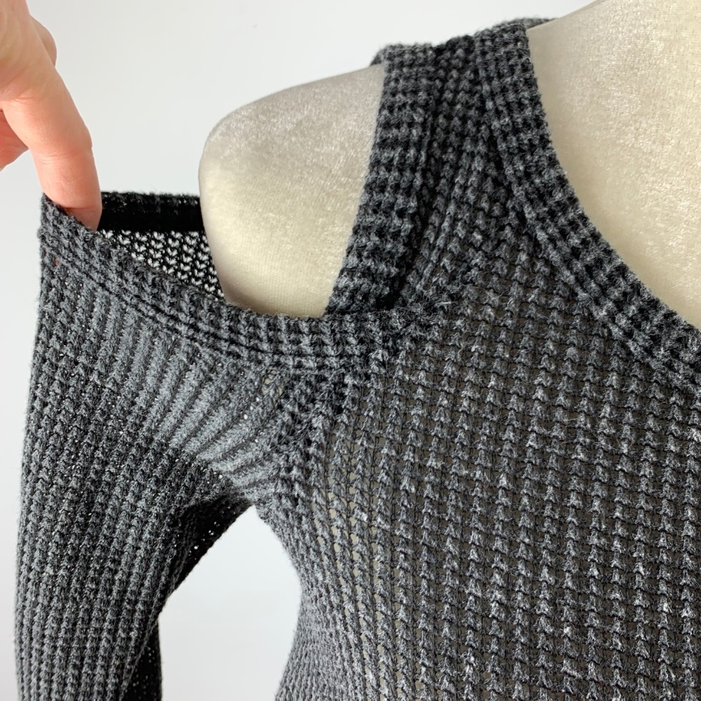 I.Joah Small Blouse Shoulder Cut Out Thermo Waffle - Picture 2 of 6